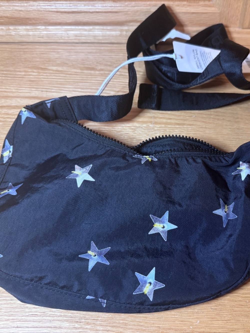 Baggu Small Nylon Crescent Bag Stars Crossbody Zipper Shut 11 X 6 X 3.5 - Picture 6 of 8